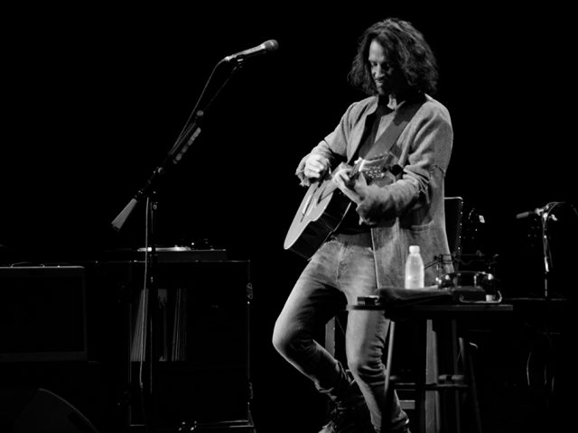 Chris Cornell – Can’t change me